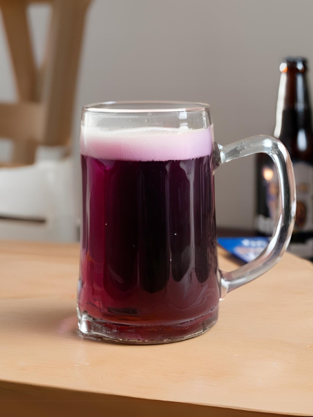 Cocktail Berry Beer avec crème de cassis et bière brune