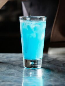 Cocktail Degré K avec vodka, sirop de menthe et jus de citron jaune