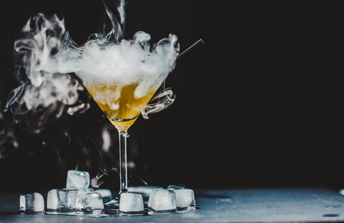 Champagne Avec Fumée En Glace Carbonique En Verre Pour Cocktails  Restaurantxdxa