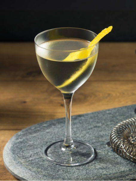 Cocktail Vesper, recette à base de gin, vodka et lillet blanc